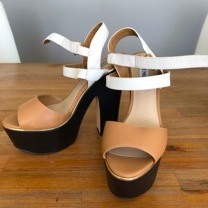 Never been worn Brand New Steve Madden color block platforms size 9